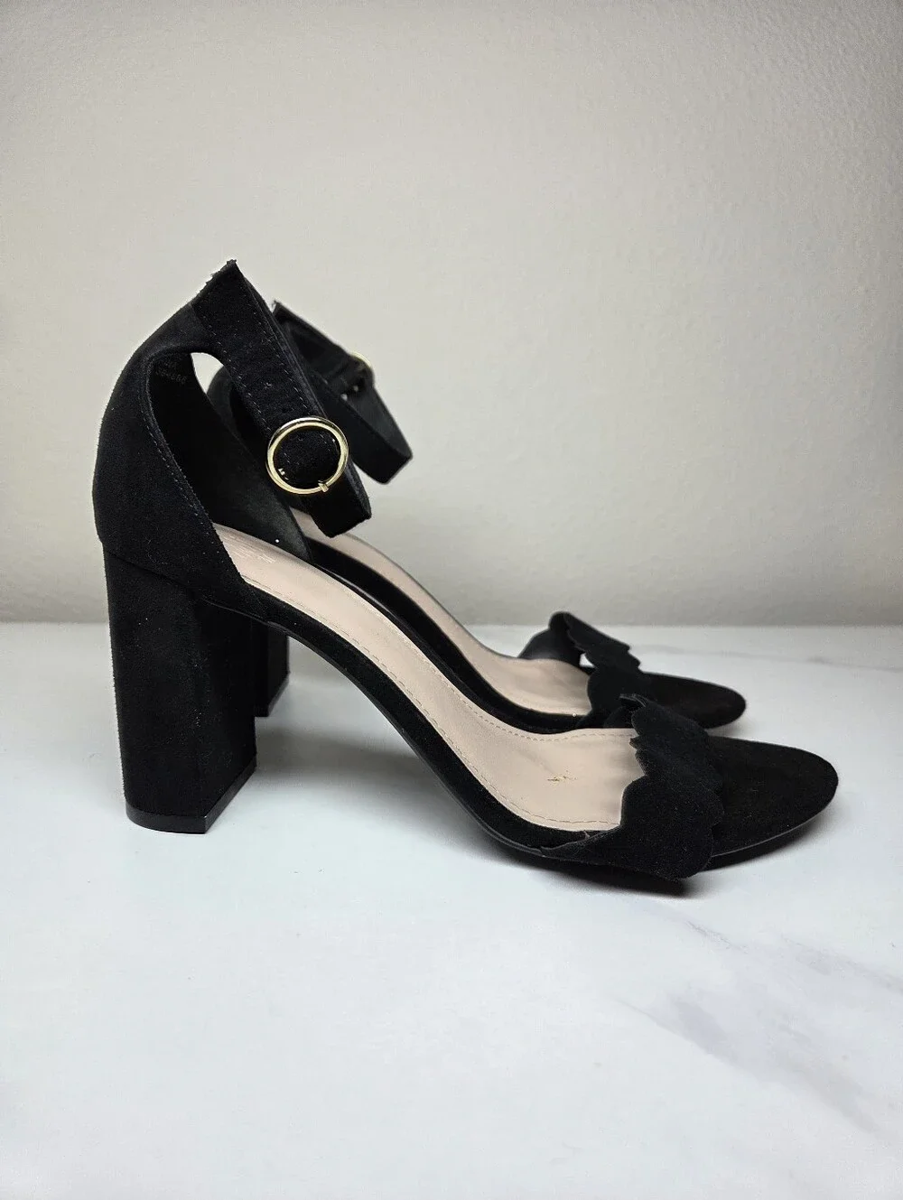 H&M Black Faux Suede Scalloped Open Toe Block Heel Sandals Euro 37 US 6.5